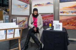 Artist Sara Sherwood at the Spitalfields Arts Market Artist Sara Sherwood at the Spitalfields Arts Market